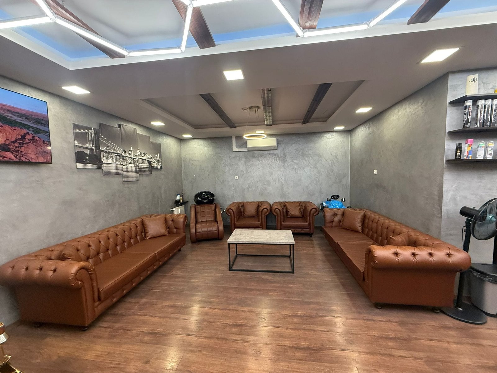 Der KADSI HairSalon in Wels von innen