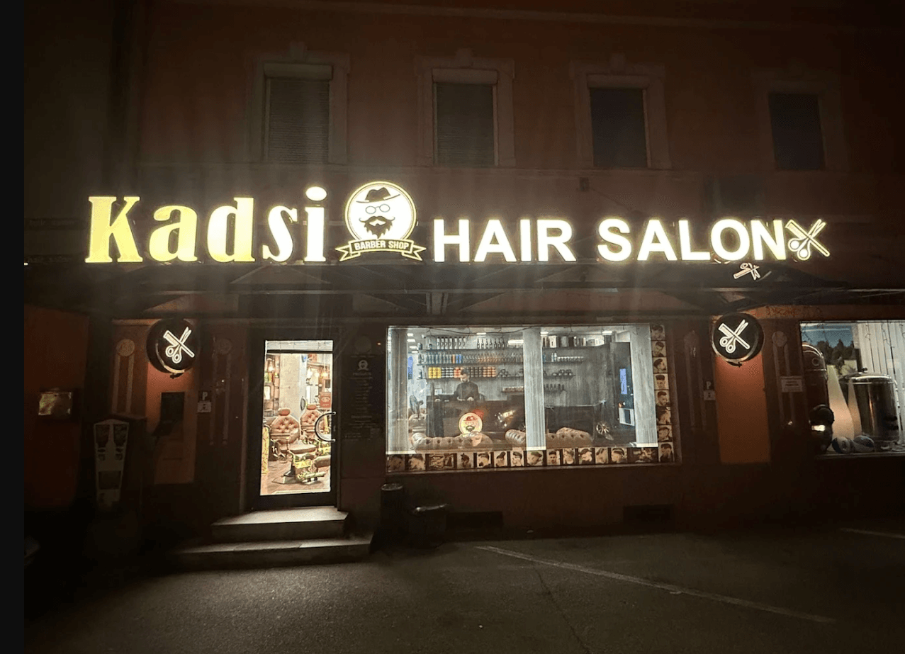 Die Außenansicht des KADSI HairSalon in der Salzburger Straße in Wels